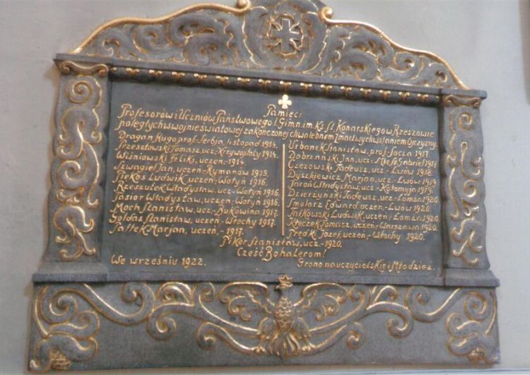 Tablica w kościele św. Krzyża w Rzeszowie upamiętniająca poległych za niepodległość Polski